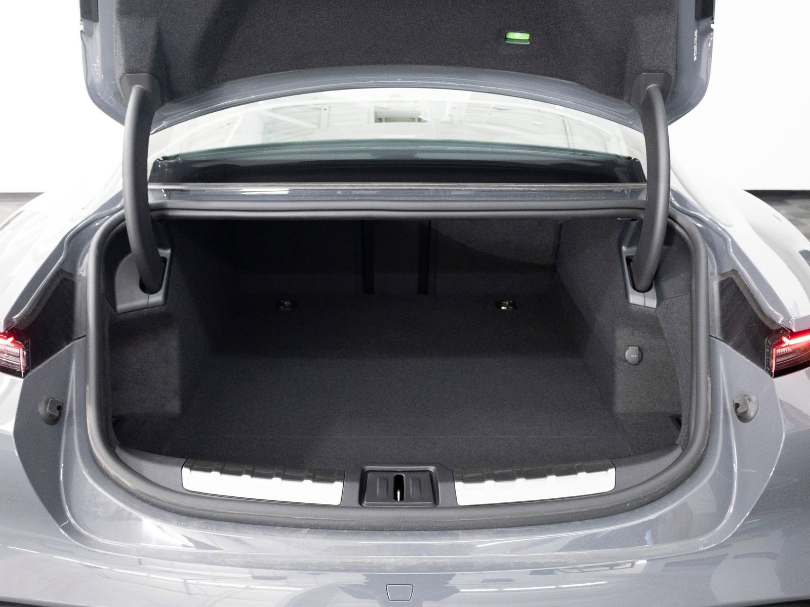 New 2026 Porsche Taycan image 29