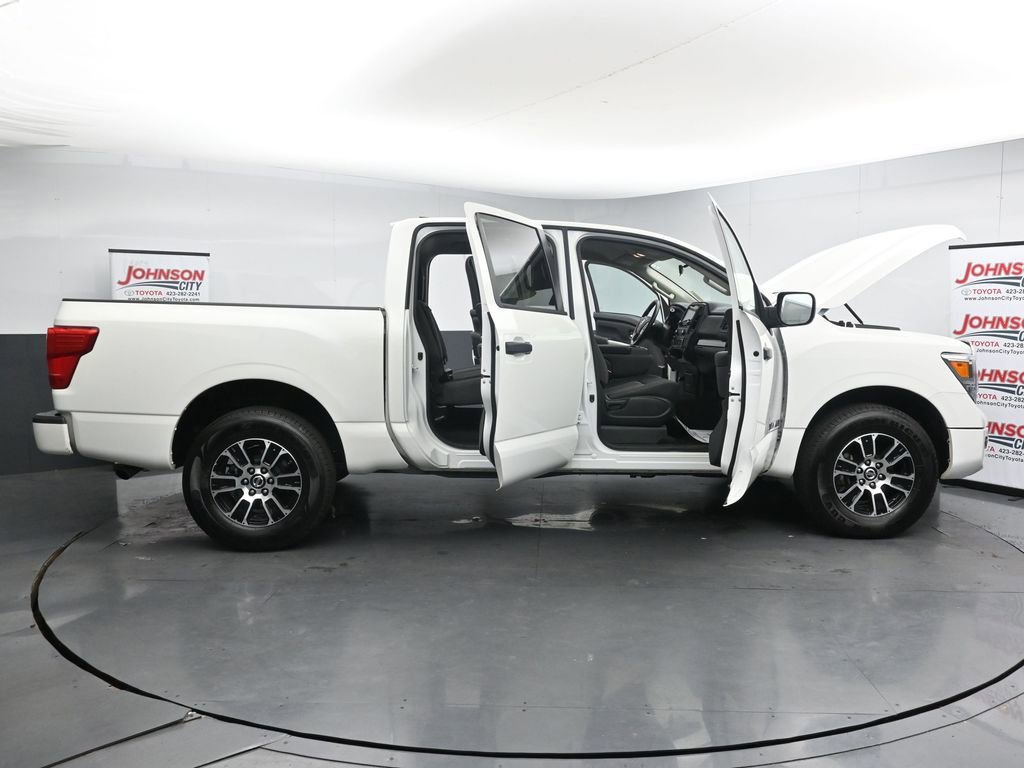 Used 2022 Nissan Titan SV AWD/4WD image 41