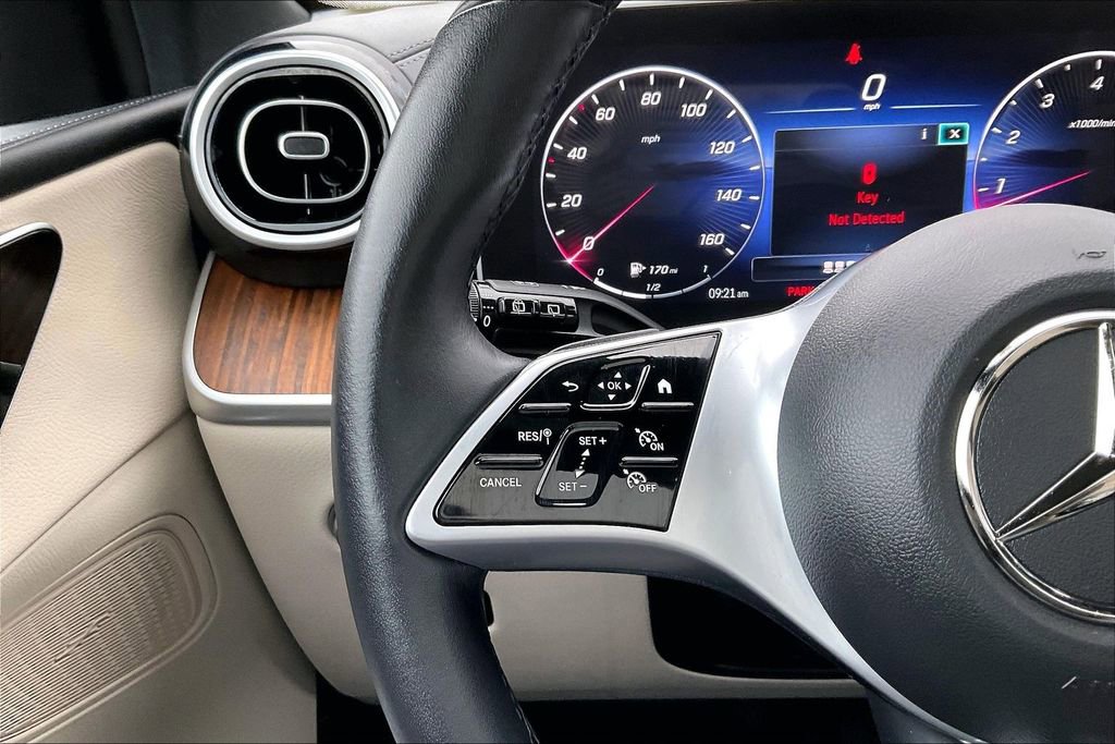 Used 2023 Mercedes-Benz GLC 300 4MATIC image 11