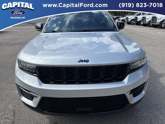 Used 2022 Jeep Grand Cherokee Altitude RWD image 10