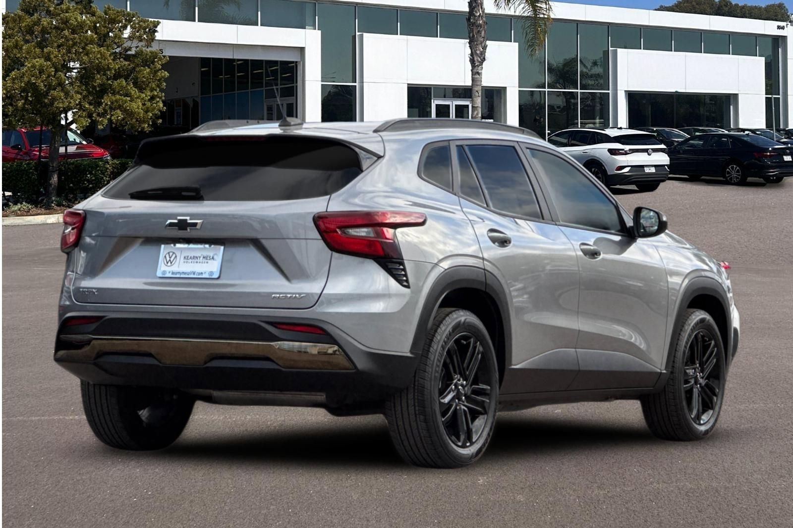 Used 2024 Chevrolet Trax ACTIV w/ Sunroof Package image 3