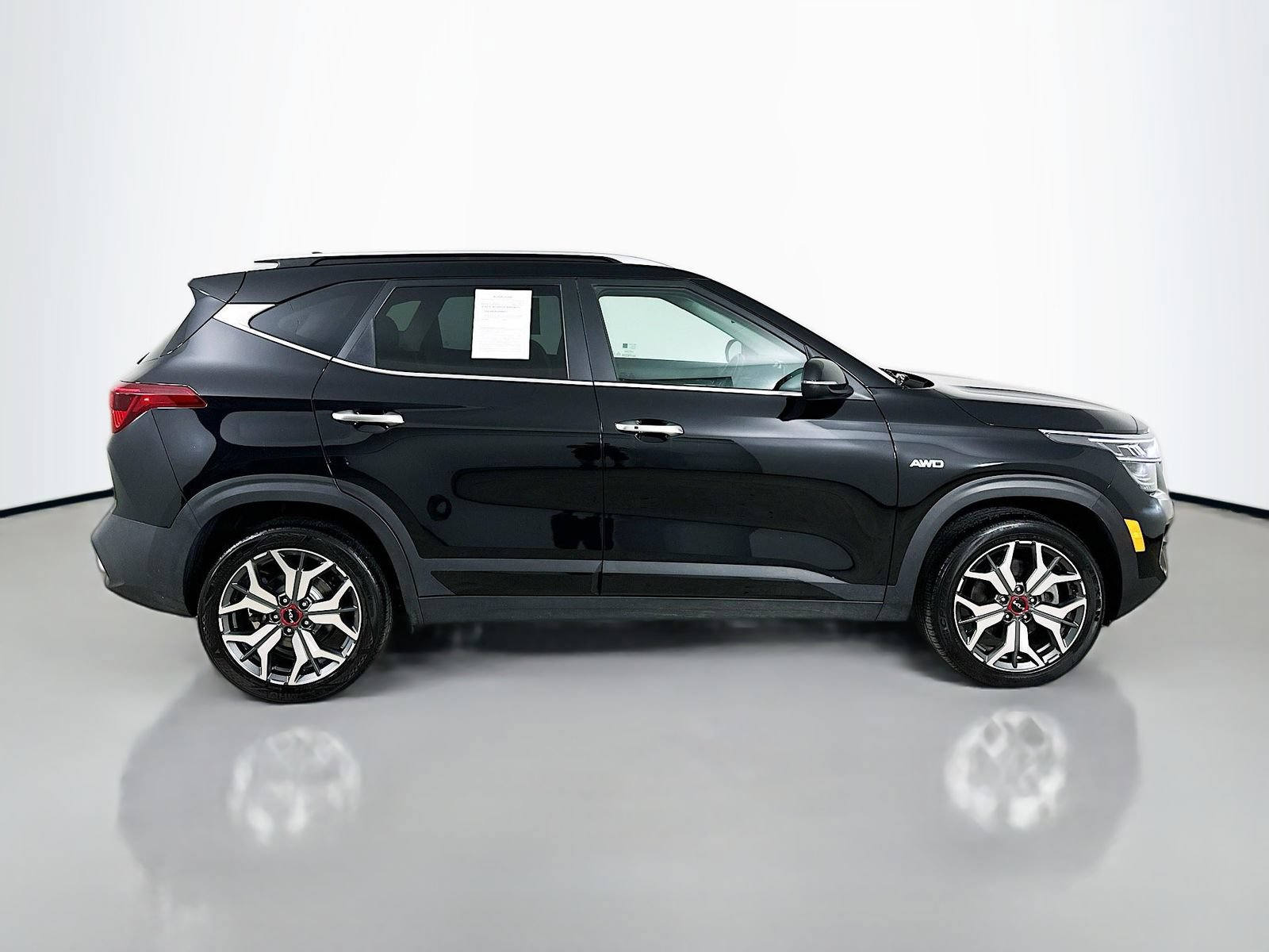 Used 2023 Kia Seltos SX w/ SX Sunroof Package AWD/4WD image 4