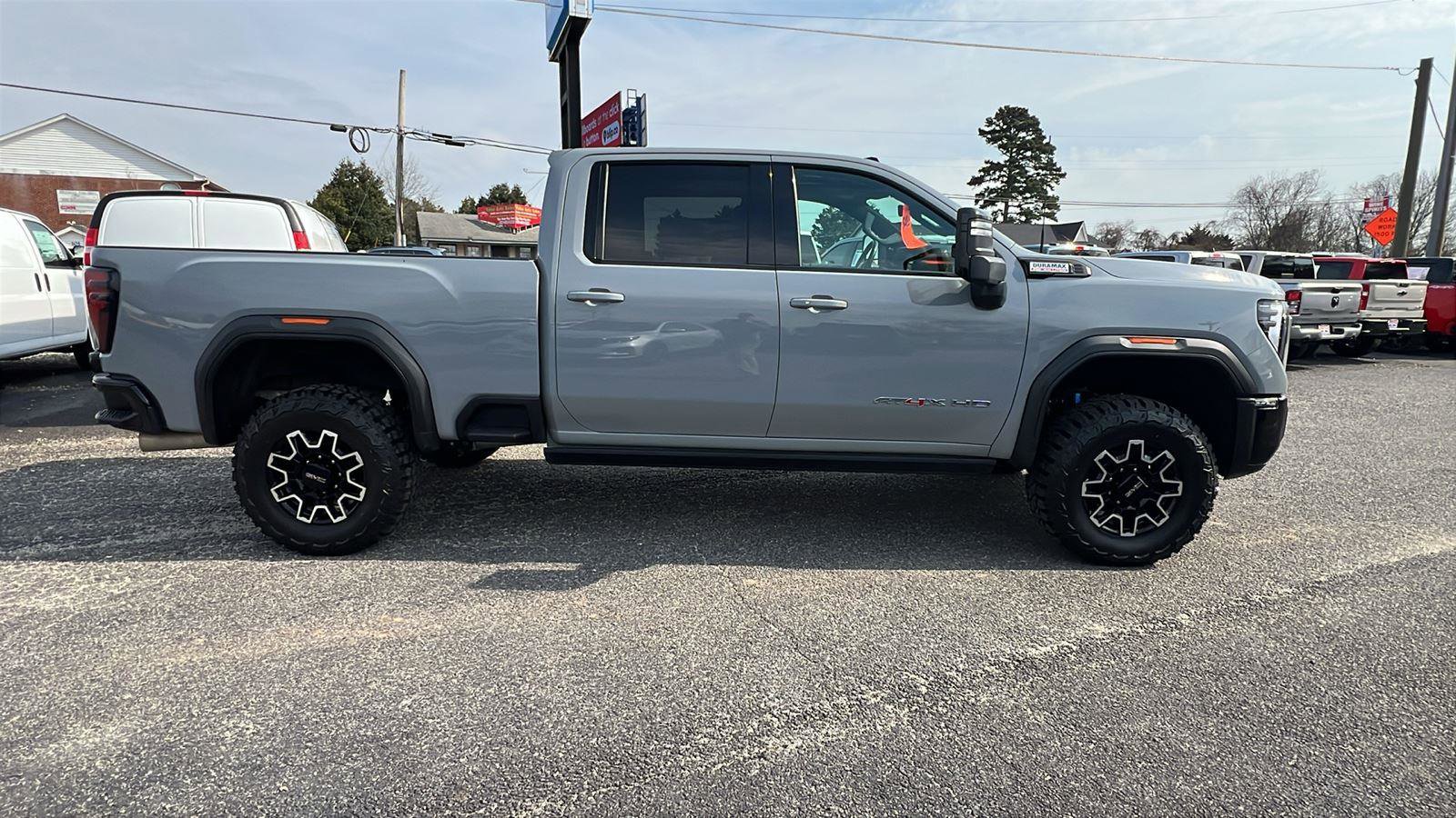 Used 2024 GMC Sierra 2500 AT4X AWD/4WD image 4
