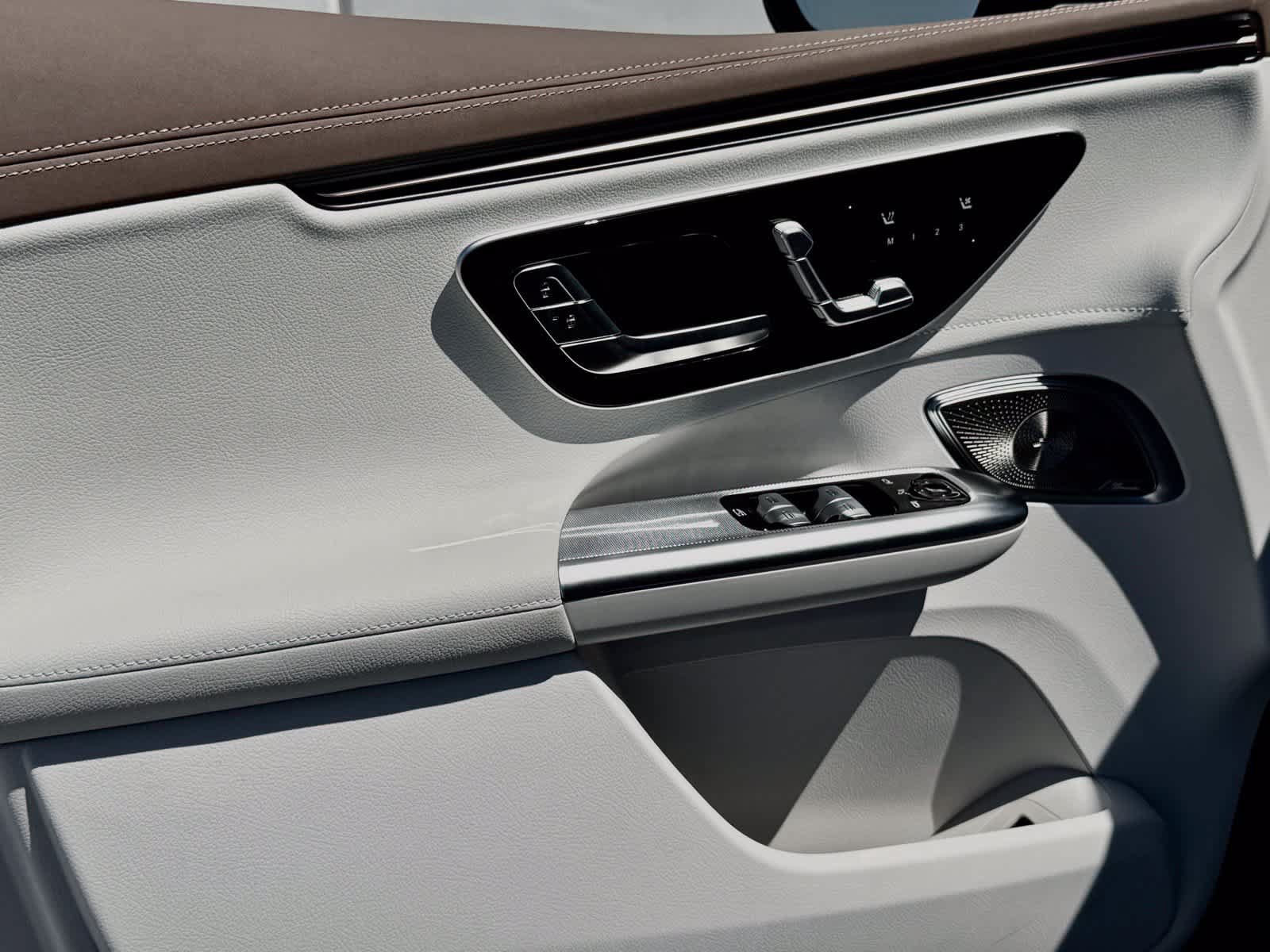 New 2026 Mercedes-Benz EQE 320 4MATIC SUV image 14