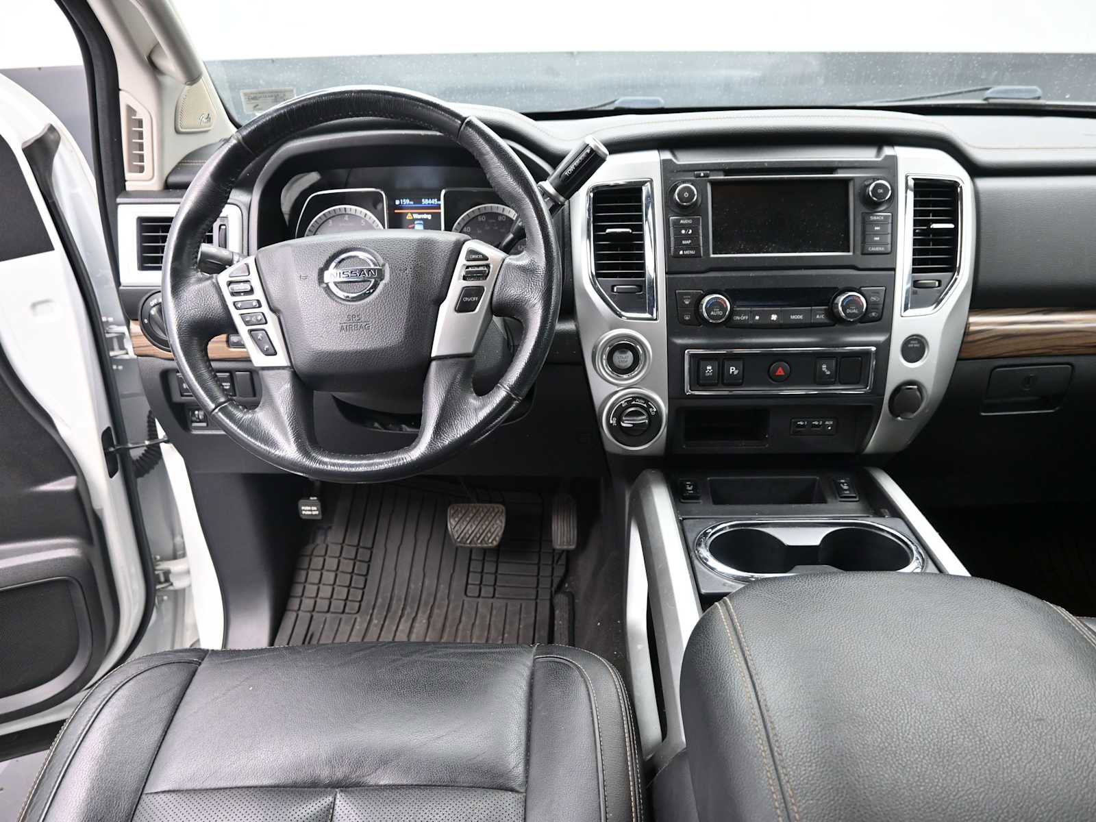 Used 2019 Nissan Titan SL image 12