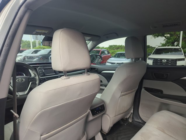 Used 2019 Toyota Highlander LE FWD image 19