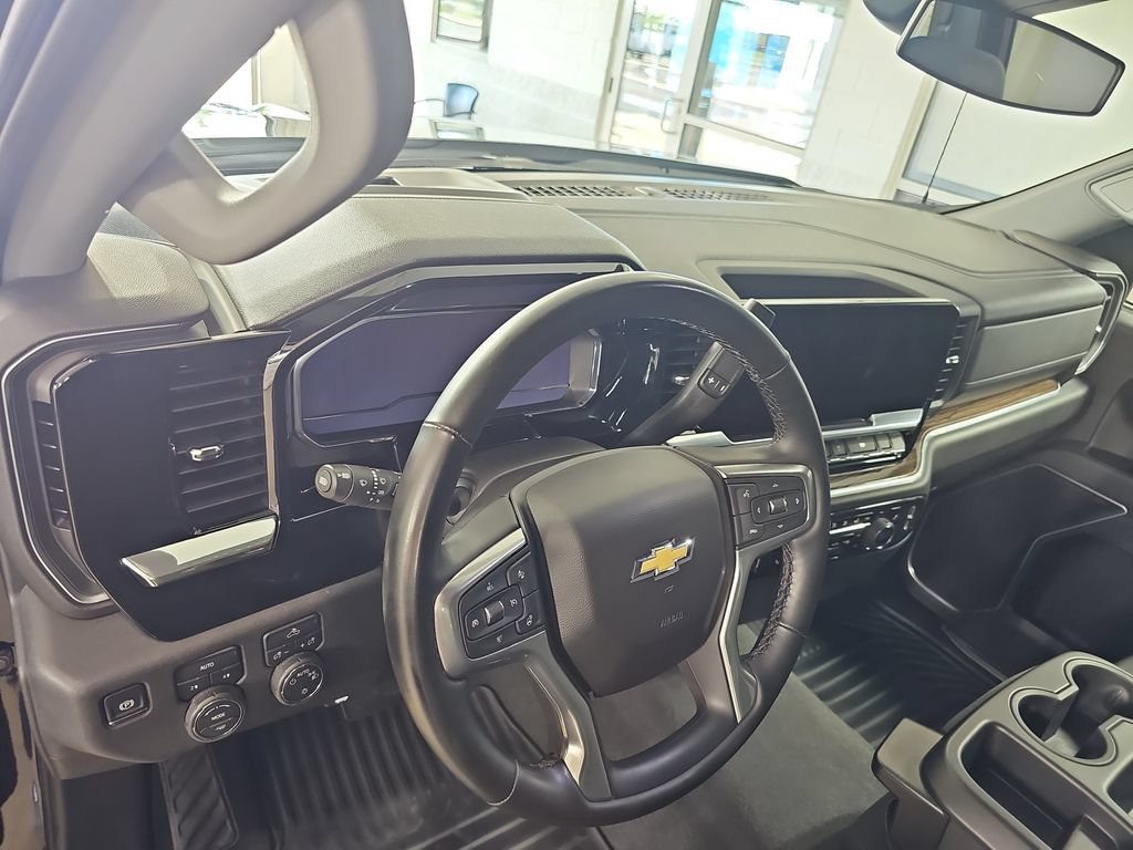 Certified 2025 Chevrolet Silverado 1500 LT AWD/4WD image 19