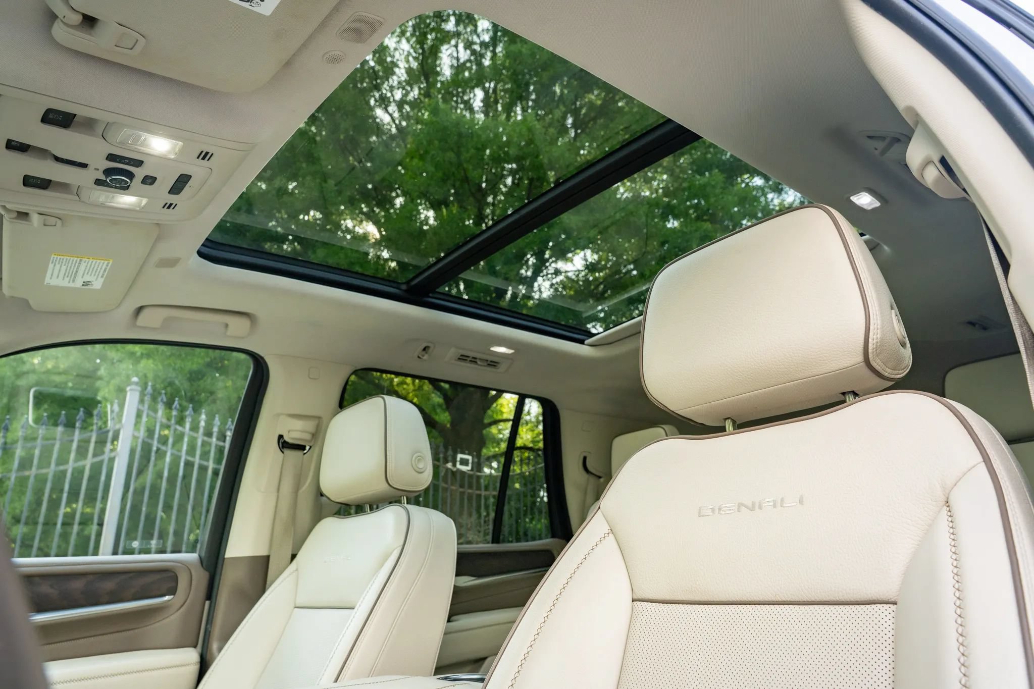 Used 2022 GMC Yukon Denali AWD/4WD image 12
