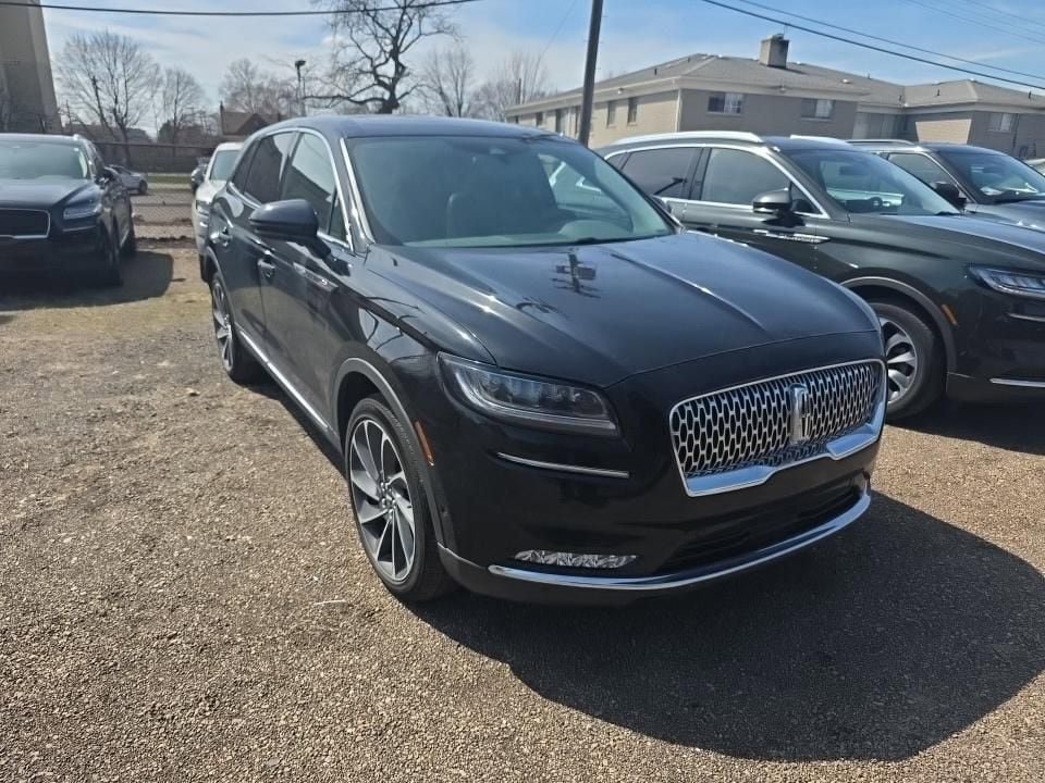 Used 2023 Lincoln Nautilus Reserve w/ Equipment Group 202A AWD/4WD image 2