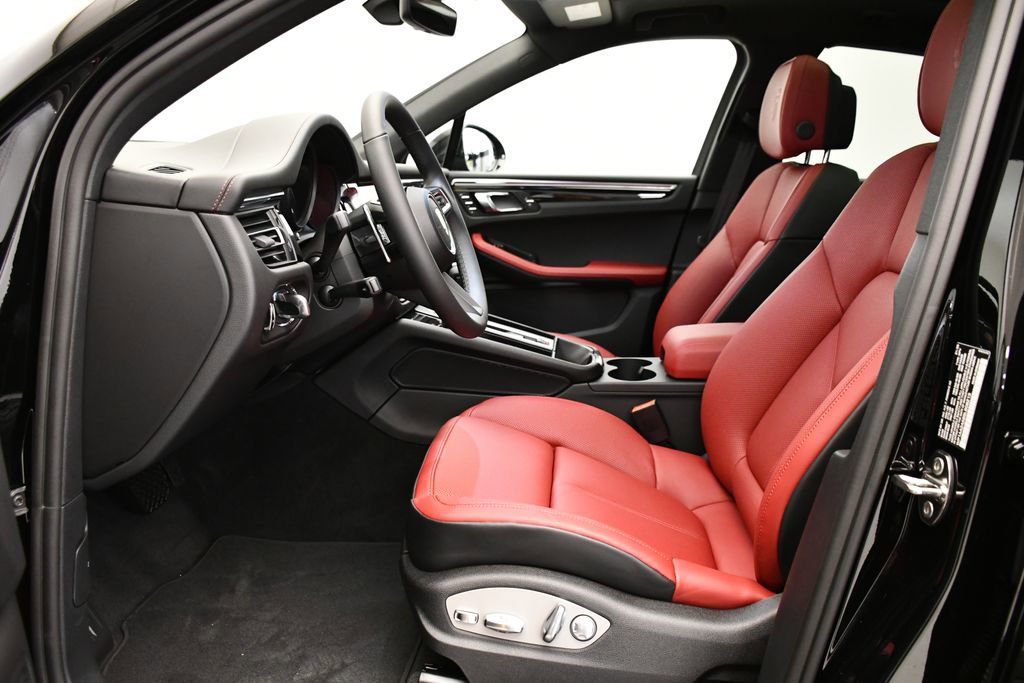 Used 2025 Porsche Macan Turbo image 35