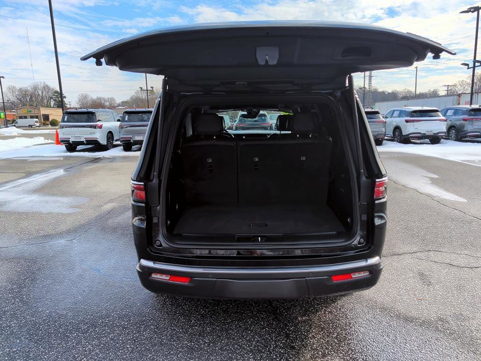 Used 2022 Jeep Wagoneer Series II w/ Flexible Seating Group image 15