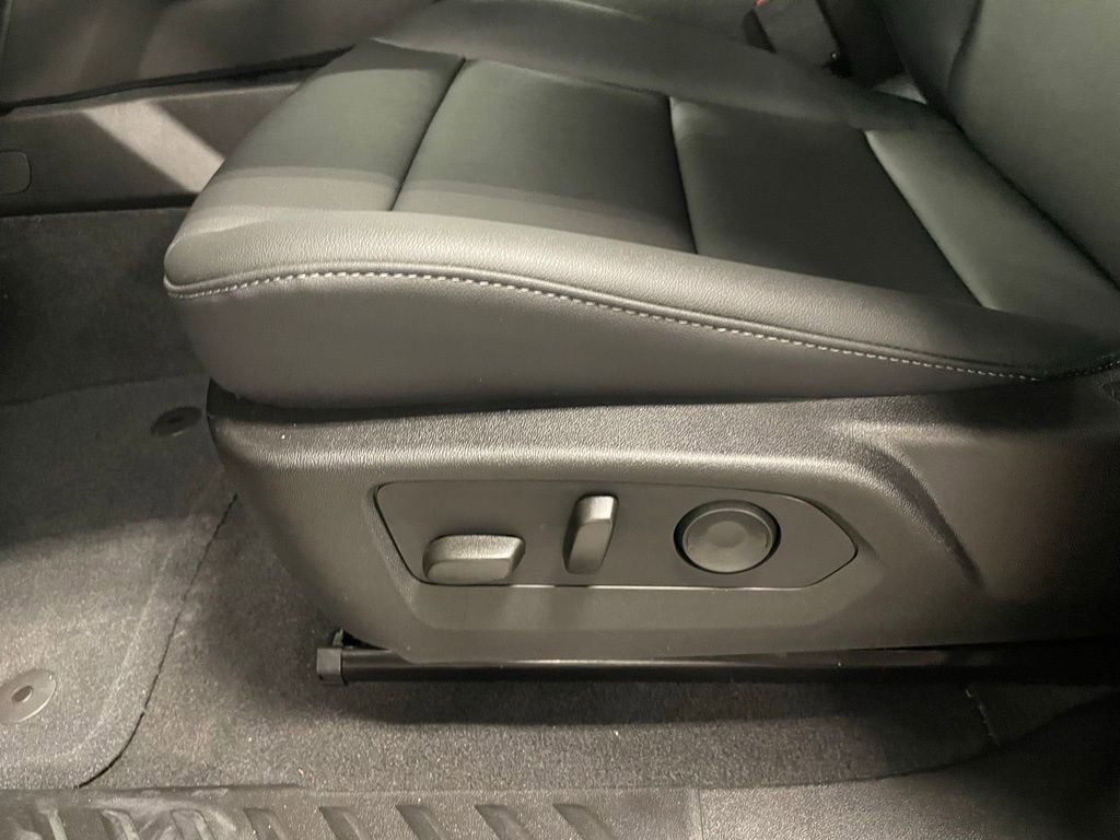 New 2026 GMC Canyon Elevation w/ Convenience Package image 10