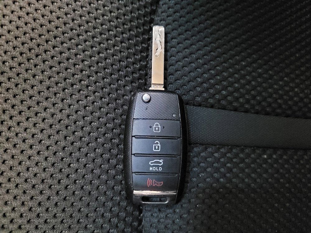 Used 2020 Kia Optima LX image 32