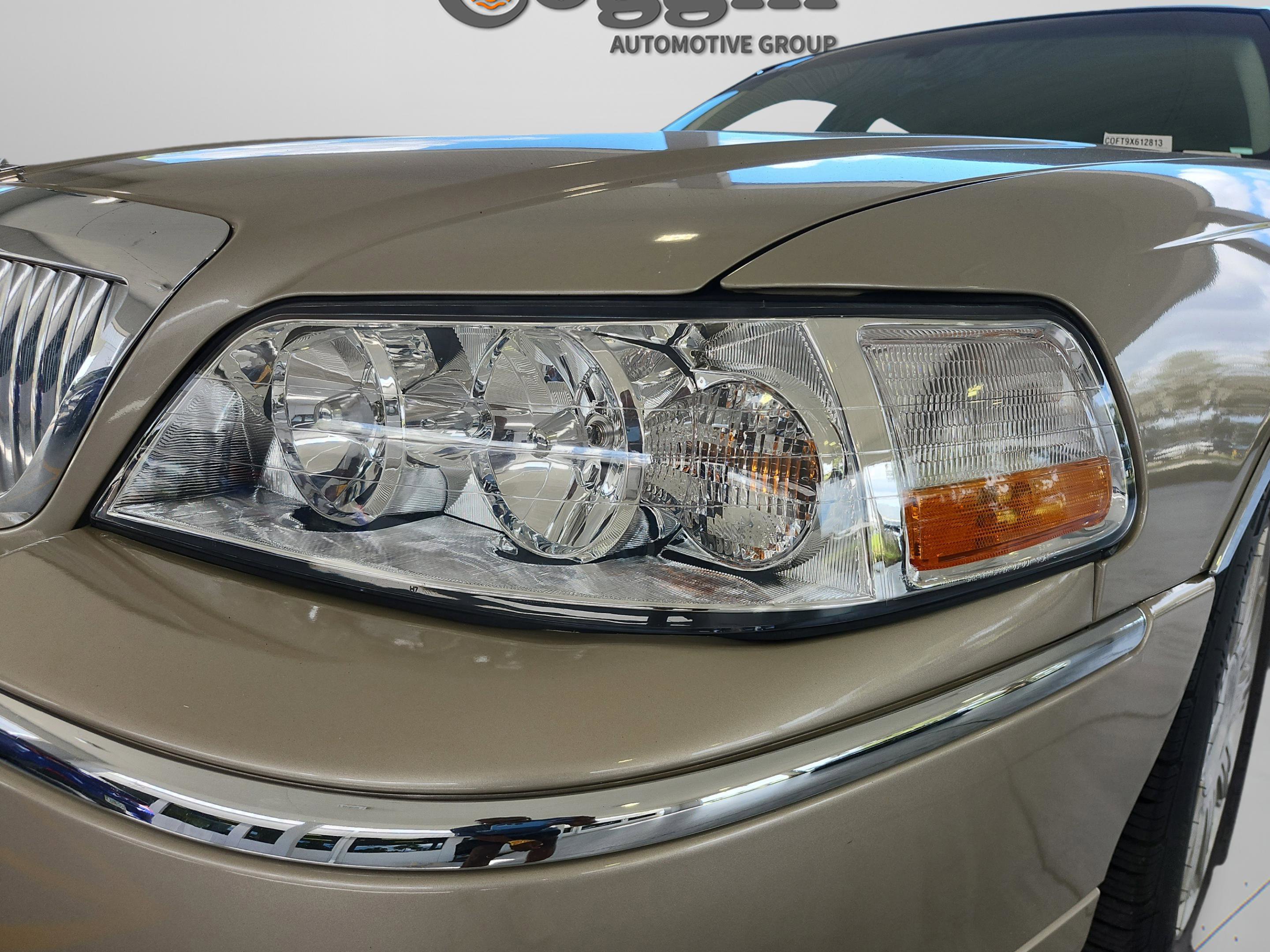 Used 2009 Lincoln Town Car Signature Limited RWD image 29
