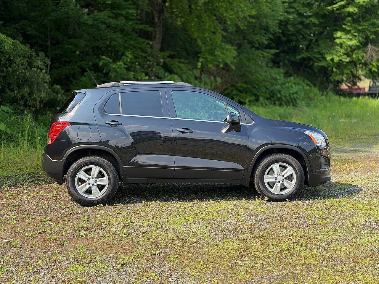 Used 2016 Chevrolet Trax LT w/ LT Sun and Sound Package AWD/4WD image 8