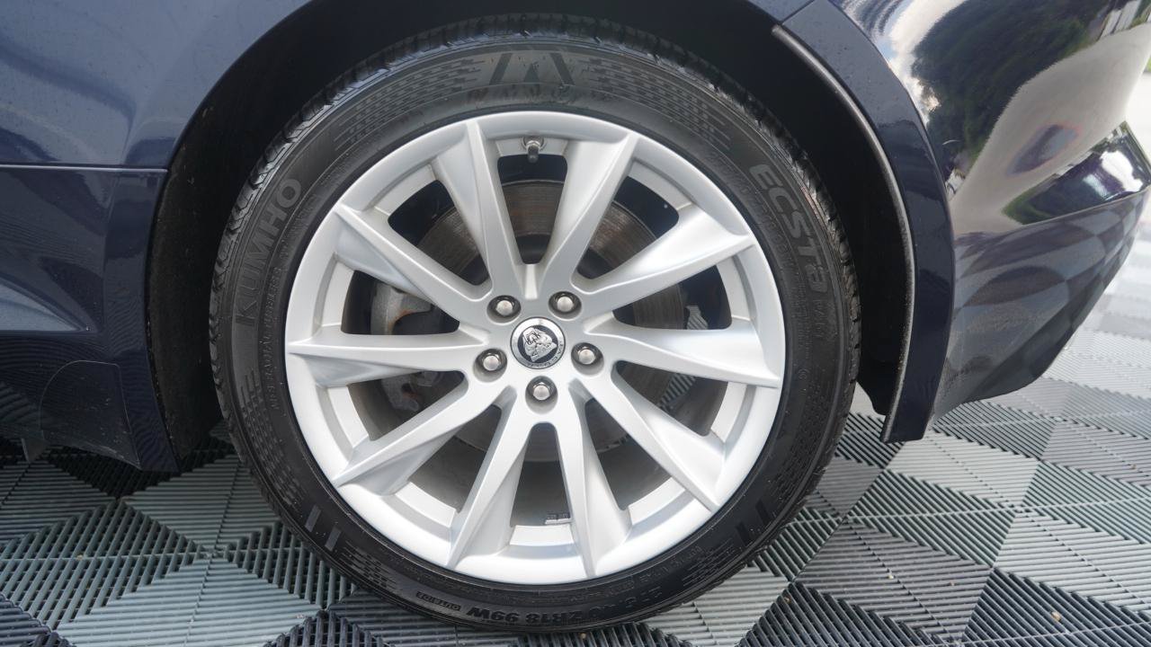 Used 2014 Jaguar F-TYPE Convertible RWD image 27