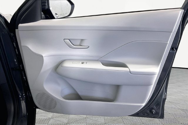 Used 2025 Hyundai Kona SEL FWD image 25