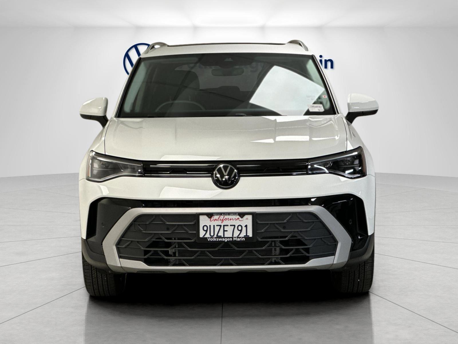 Used 2025 Volkswagen Taos SE w/ Panoramic Sunroof Package AWD/4WD image 8
