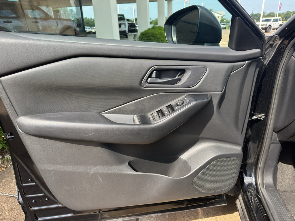 Used 2024 Nissan Rogue S AWD/4WD image 10