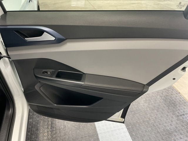 Used 2024 Volkswagen Taos SE AWD/4WD image 5