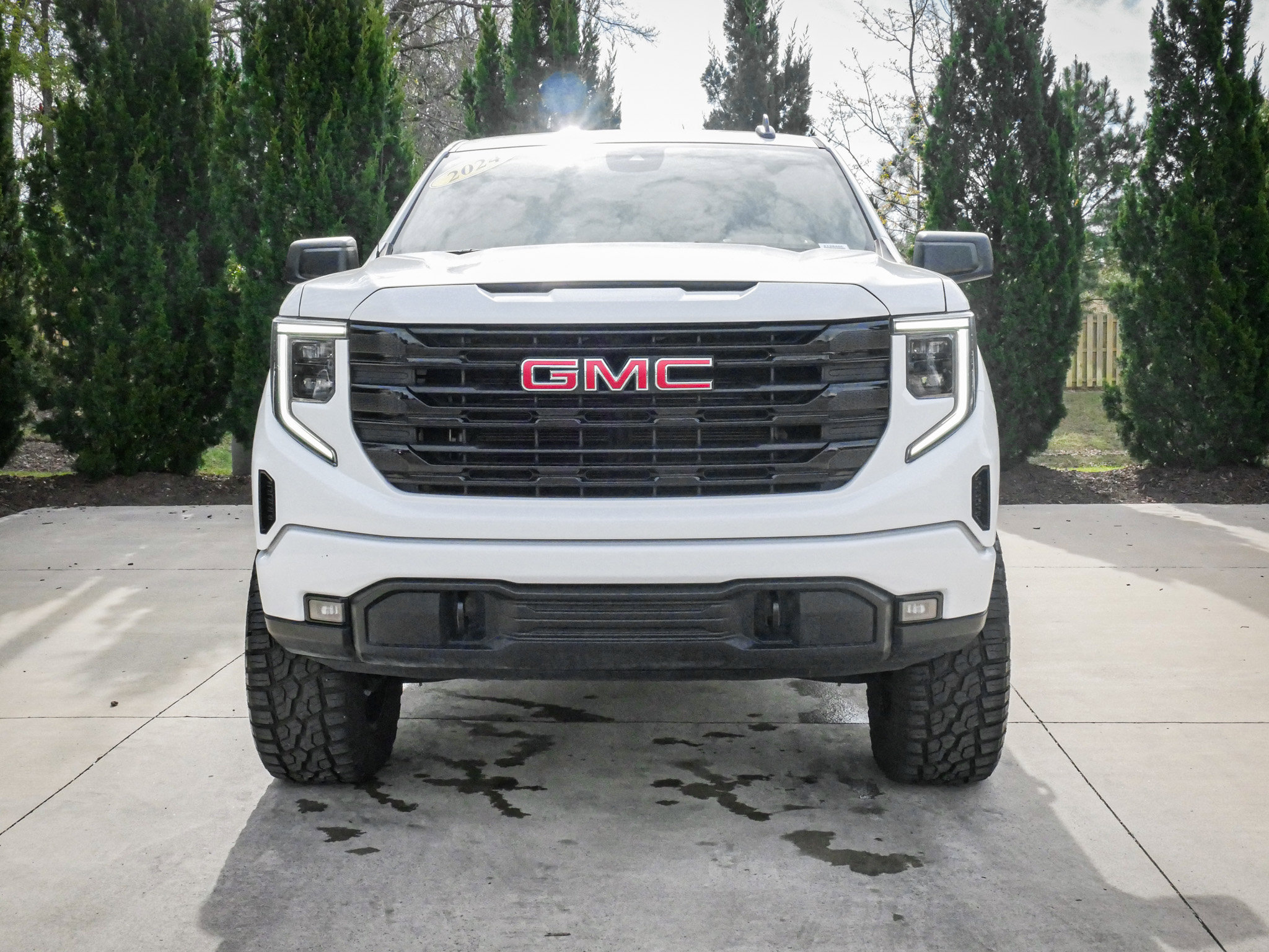 Used 2024 GMC Sierra 1500 Elevation AWD/4WD image 3
