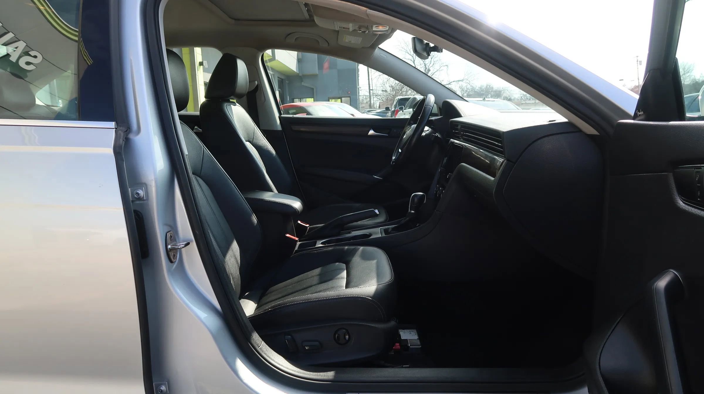 Used 2020 Volkswagen Passat 2.0T SEL image 25