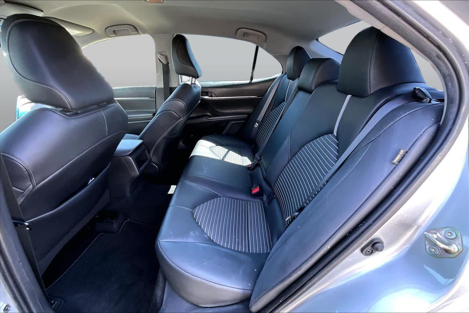 Used 2020 Toyota Camry SE w/ Convenience Package FWD image 19