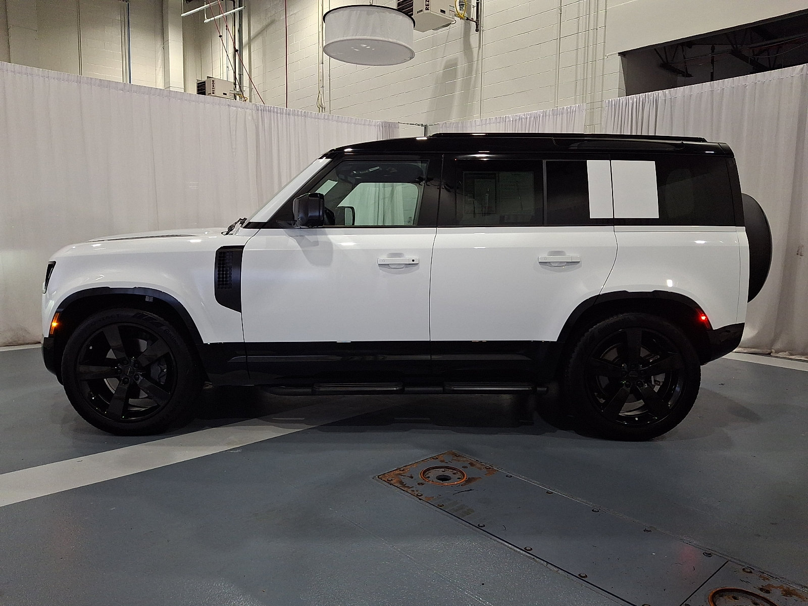 Certified 2026 Land Rover Defender 110 X-Dynamic SE AWD/4WD image 7