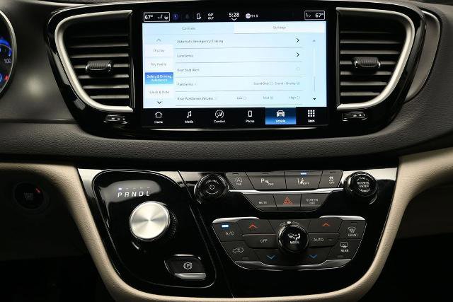 Used 2024 Chrysler Pacifica Touring-L FWD image 33