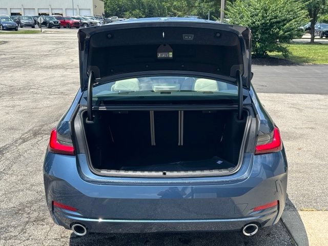 New 2026 BMW 330i xDrive Sedan w/ Premium Package AWD/4WD image 31