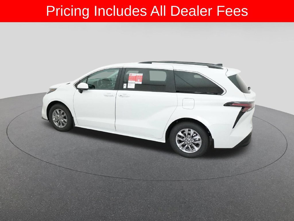 New 2026 Toyota Sienna XLE FWD image 4
