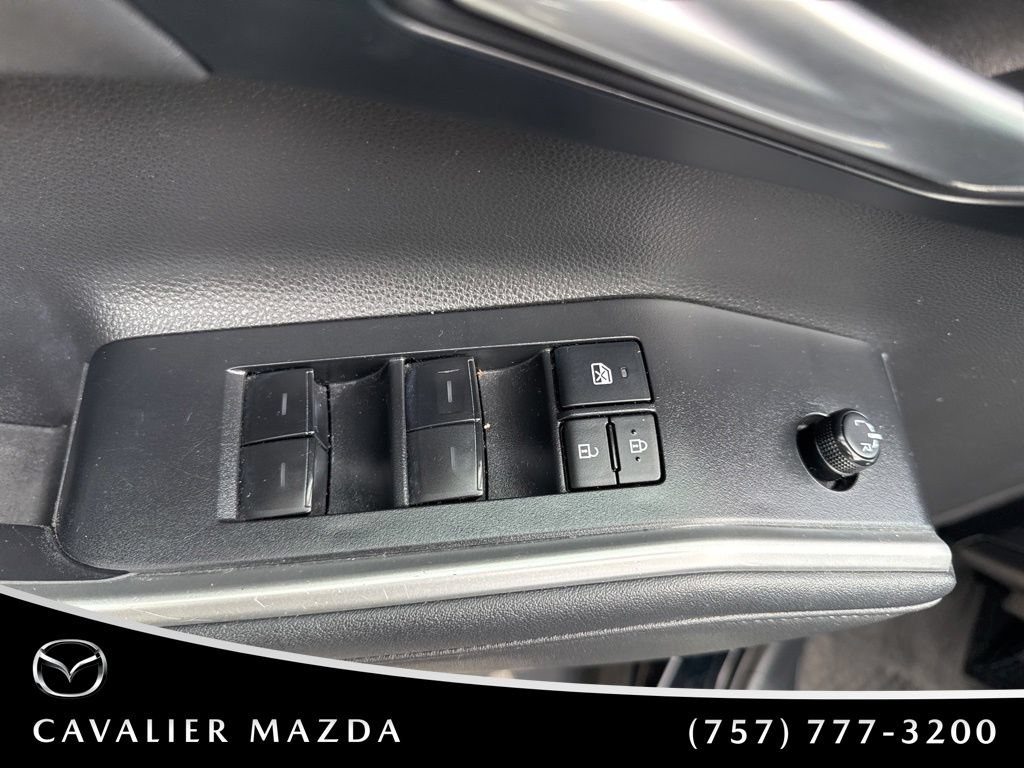 Used 2023 Toyota Highlander XLE AWD/4WD image 13