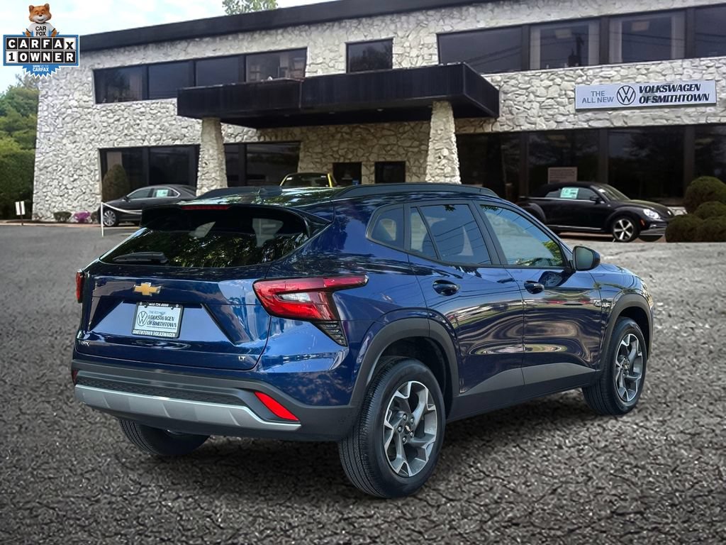 Used 2024 Chevrolet Trax LT w/ Sunroof Package FWD image 6