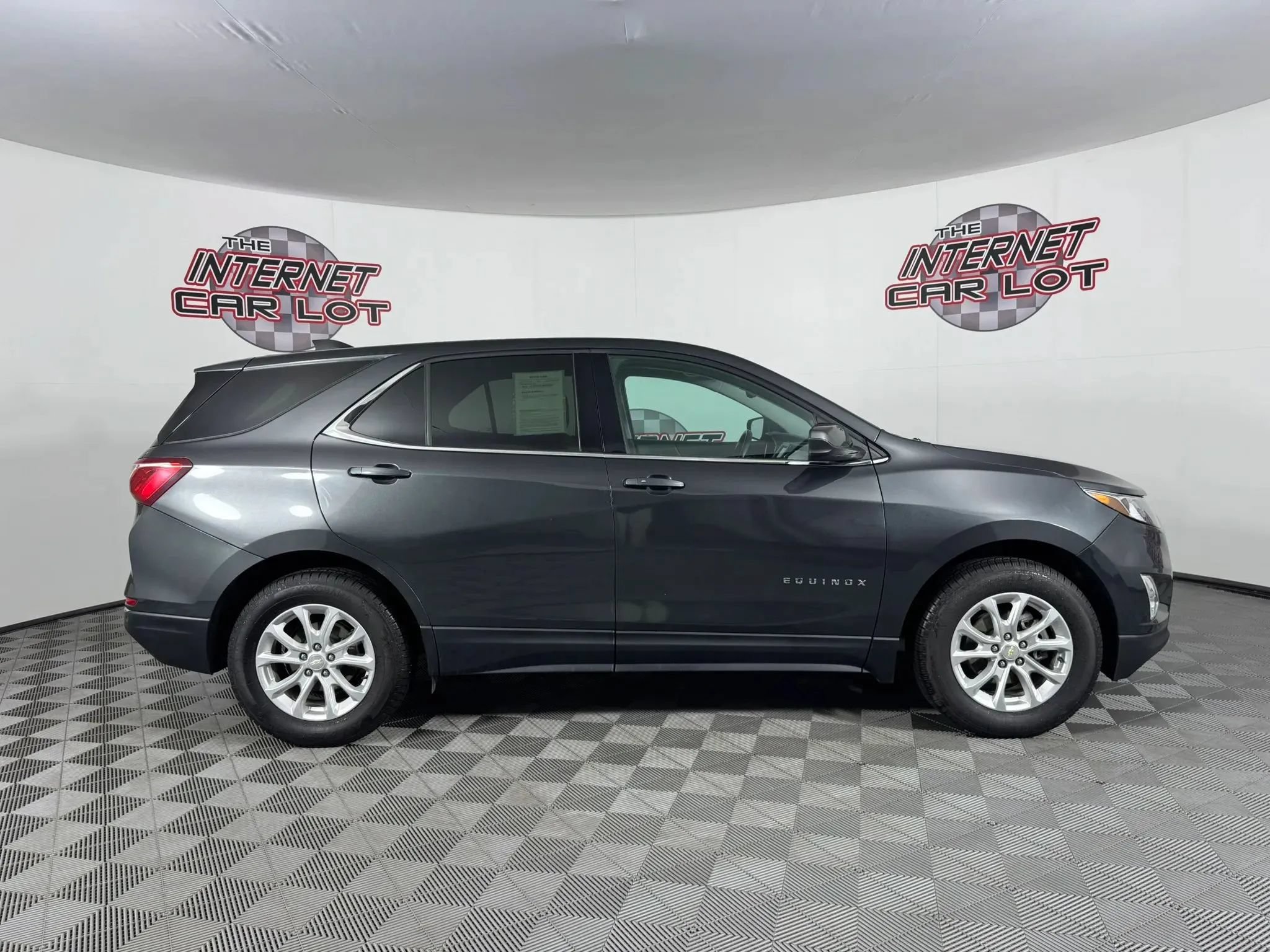 Used 2020 Chevrolet Equinox LT w/ Driver Convenience Package FWD image 8