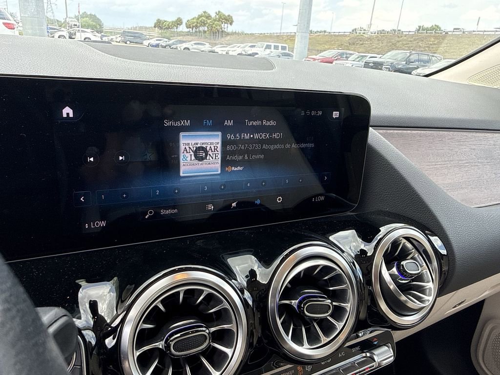 Used 2022 Mercedes-Benz GLA 250 4MATIC image 23