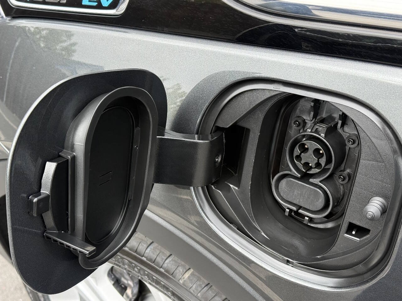 Used 2019 Chevrolet Bolt LT FWD image 21
