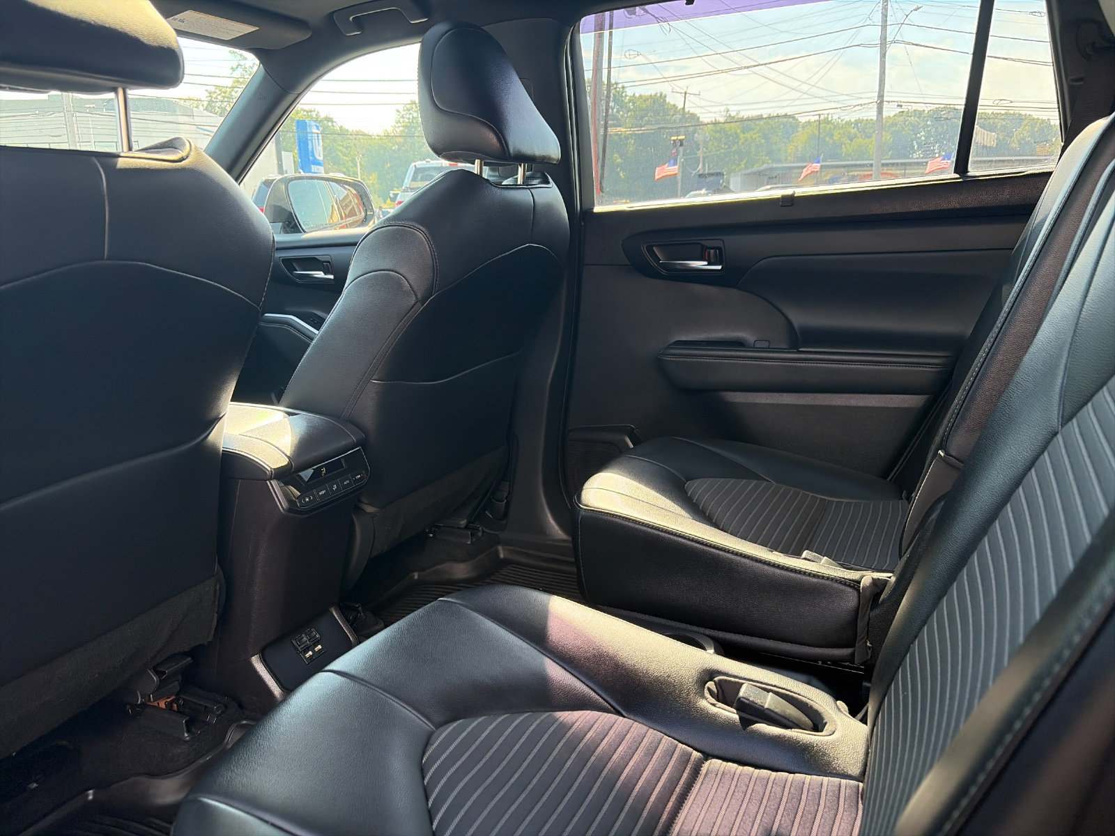 Used 2021 Toyota Highlander XSE AWD/4WD image 13