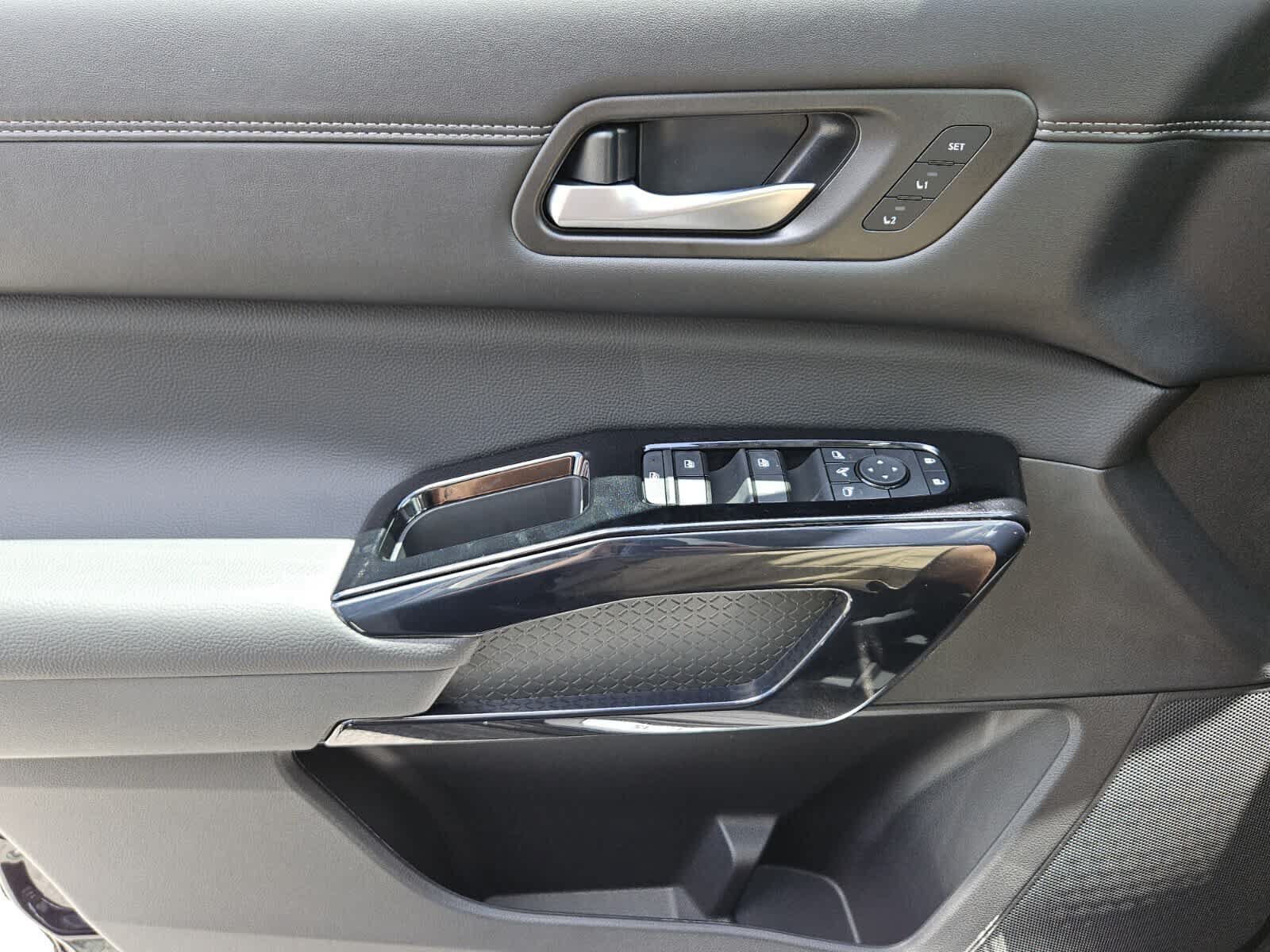 New 2026 Nissan Pathfinder Platinum FWD image 15