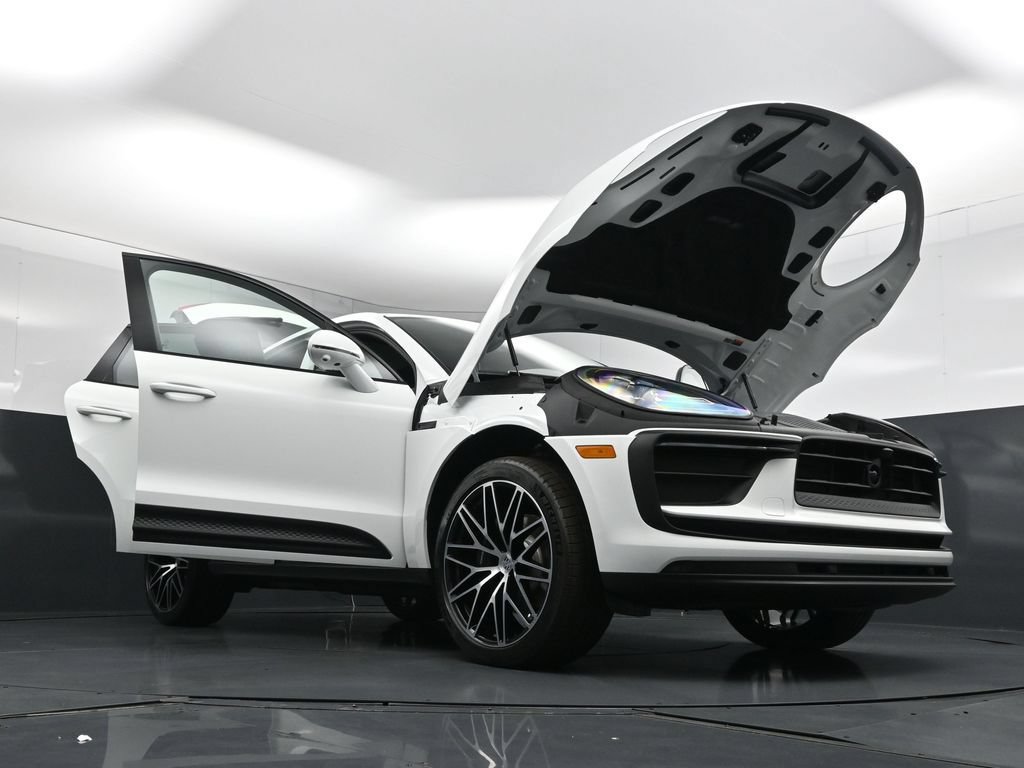 New 2026 Porsche Macan AWD/4WD image 37