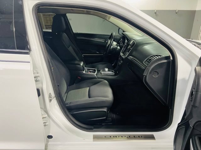 Used 2021 Chrysler 300 Touring w/ Sport Appearance Package RWD image 31