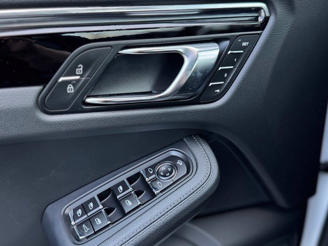 Certified 2026 Porsche Macan AWD/4WD image 14