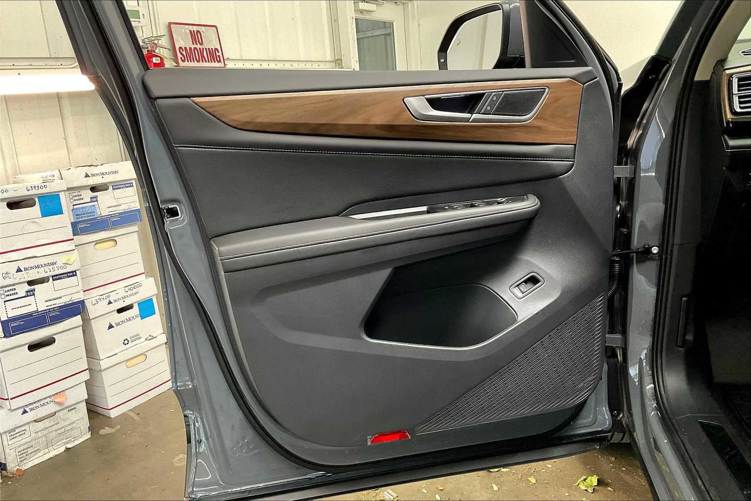 New 2025 Volkswagen Atlas SE image 23