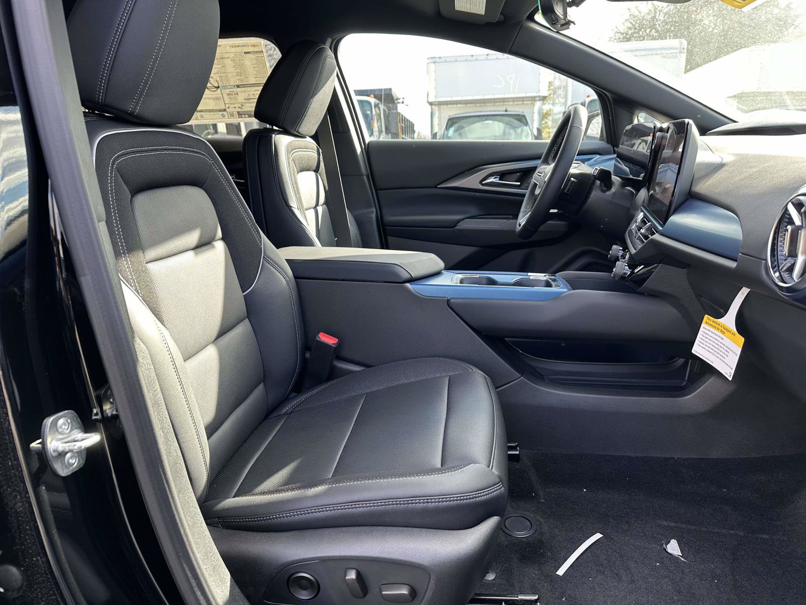 New 2026 Chevrolet Equinox EV LT w/ Convenience Package II FWD image 25