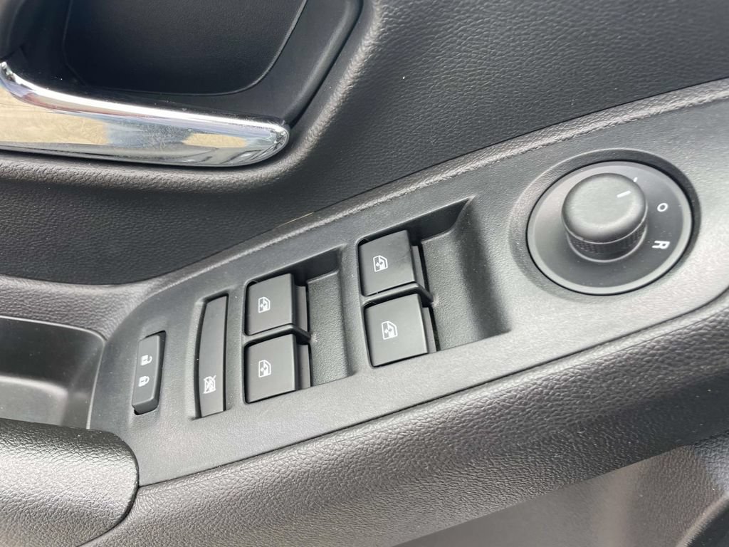 Used 2020 Chevrolet Trax LT w/ Sun & Sound Package AWD/4WD image 18