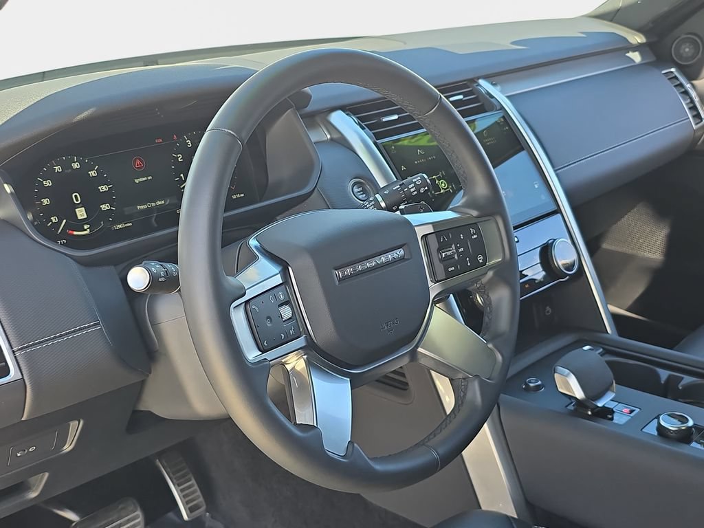 Certified 2025 Land Rover Discovery Dynamic SE AWD/4WD image 18