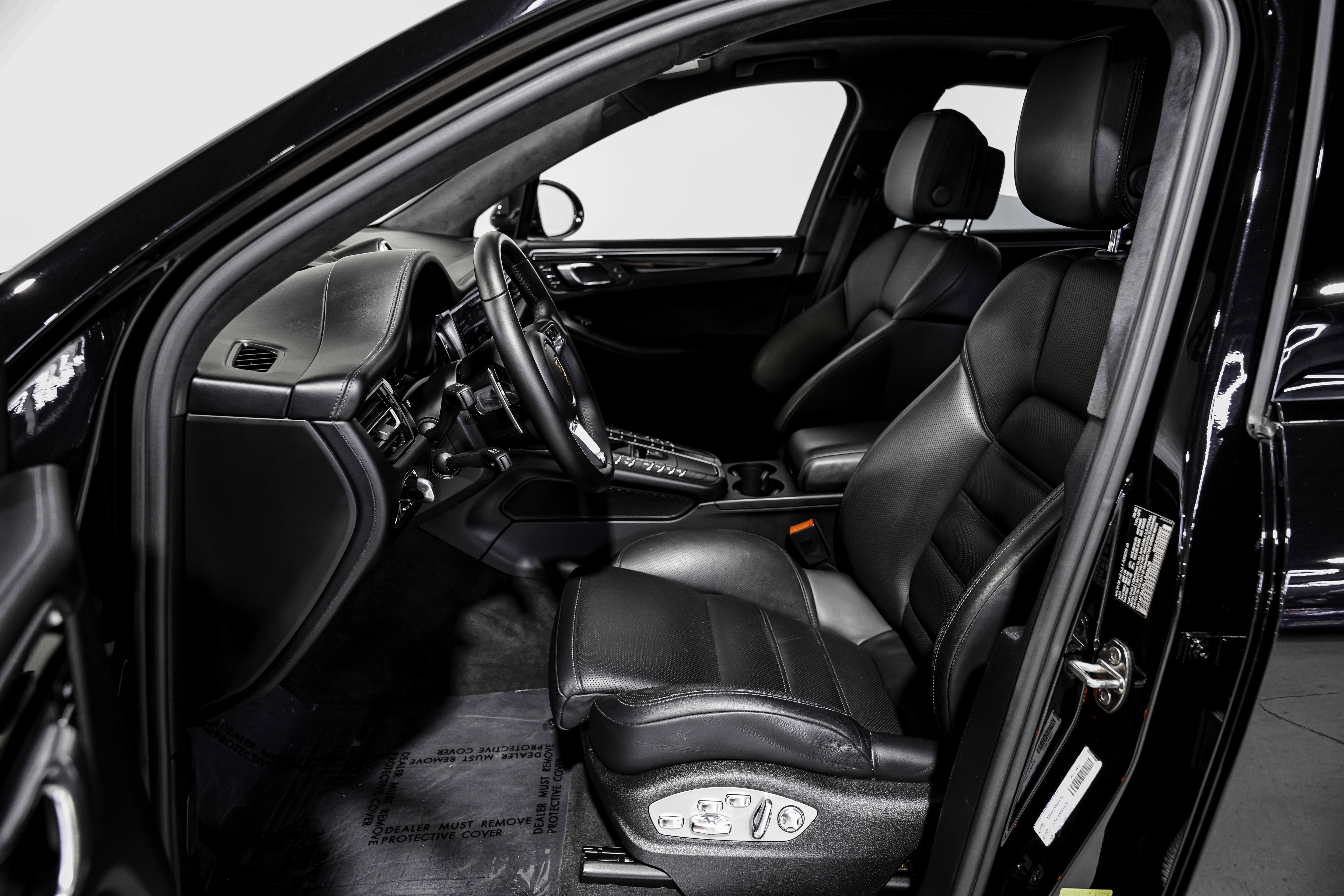 Used 2020 Porsche Macan Turbo image 17