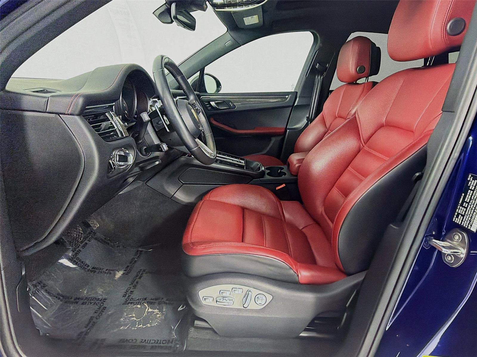 Certified 2024 Porsche Macan Turbo image 13