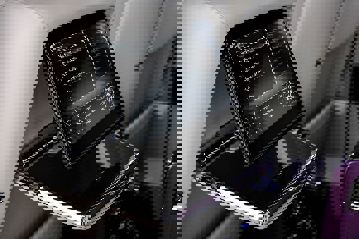 Used 2023 Rolls-Royce Cullinan Black Badge w/ Dark Exterior Package image 43