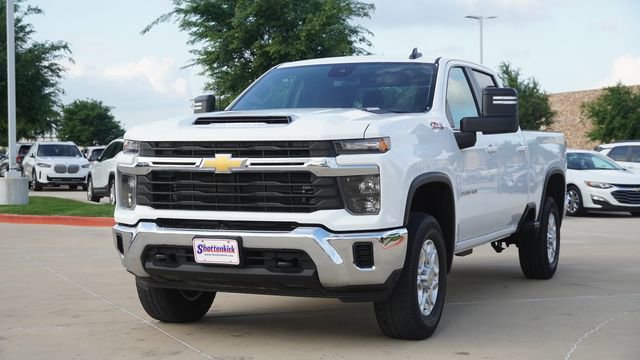 Used 2024 Chevrolet Silverado 2500 LT AWD/4WD image 3
