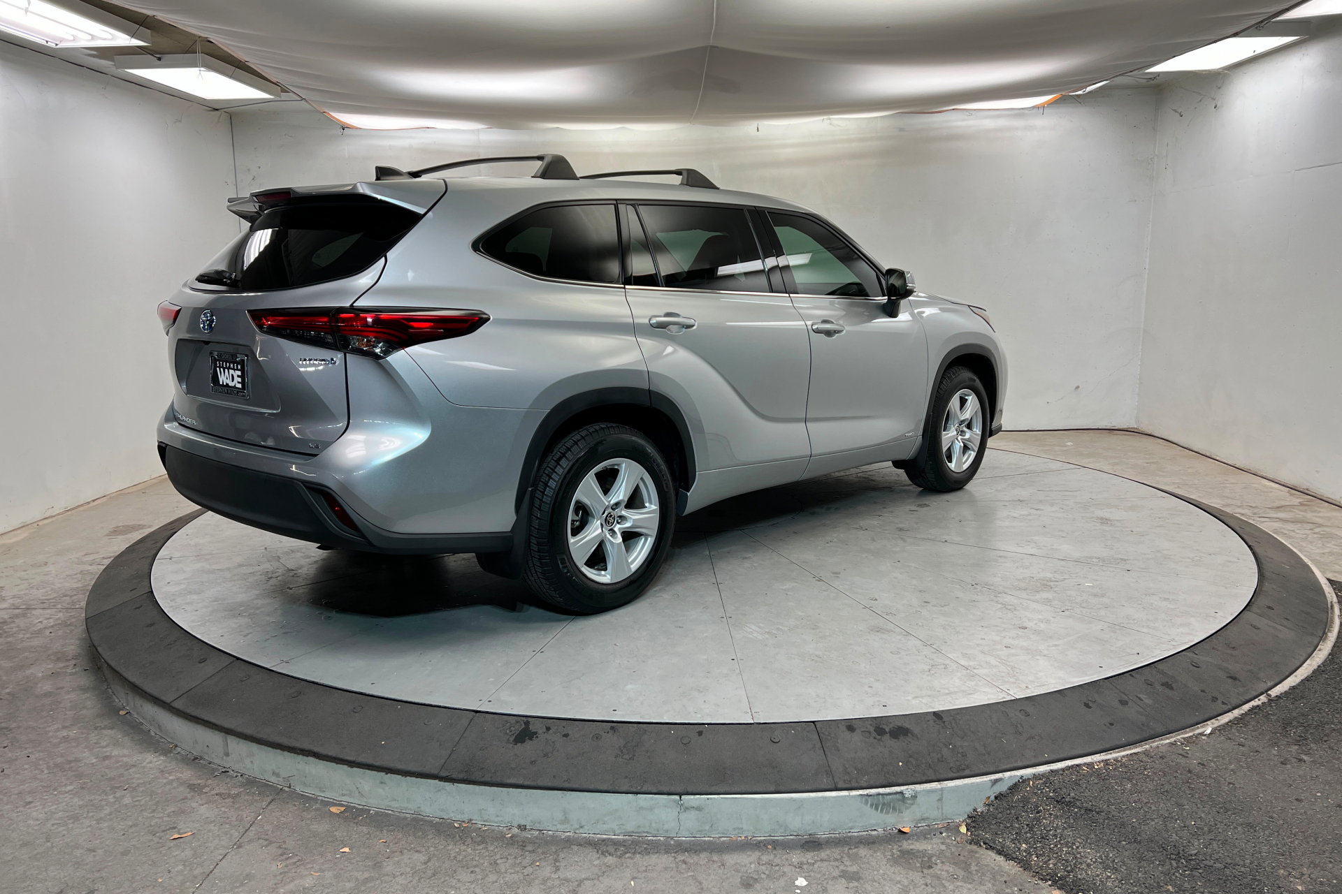 Used 2022 Toyota Highlander LE image 6